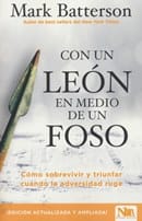 Con un leon en medio de un foso